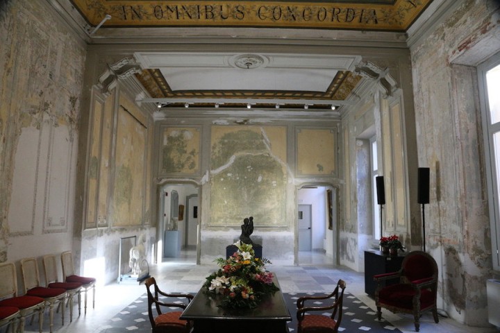 sala consiliare palazzo nota