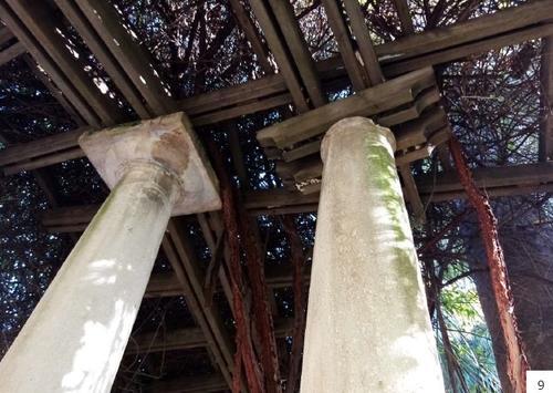 Pergola e vasi del Parco Ormond